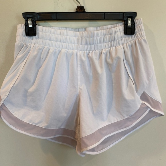 Athleta Mesh Racer Run Short  4” Inseam White Womens Size XS - Picture 1 of 8